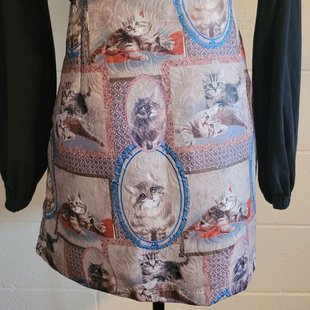 Large cat patterned skirt - Picture 2 of 9